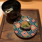 318164249 - 吸物と巻物