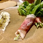 Pizza 4P's - 燻製生ハムとリコッタチーズロール