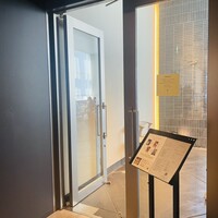 高ようじ みなとみらい - シンプルな入口