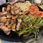 王豚足家 - 
