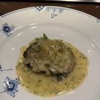 横浜うかい亭 - 鮑の岩塩蒸しとソース