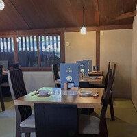 炭焼 うな富士 天白別邸 - 落ち着いた和の佇まいと、上品な雰囲気の店内。