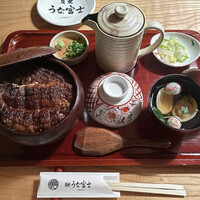 炭焼 うな富士 天白別邸 - 上ひつまぶし。お値段は少々張りますが、それに見合う満足度の高さです。