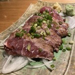 個室居酒屋 座楽 - 鮪のホホ肉レアステーキ