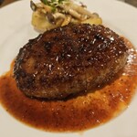鉄板焼とお好み焼 みしまや - ハンバーグ。一から焼くので時間掛かりました。焼き上げたあとはアルミで休ませてから提供されます