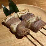 個室居酒屋 座楽 - ネギマ串焼き