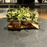 malca - 北海道産秋刀魚，ナスとトマトのオーブン焼き、梨とハーブのサラダ、肝のソース 4,600円