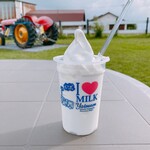 ヤツレン ソフトクリーム売店 - 連れのヨーグルトソフト