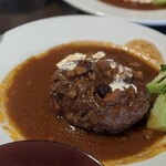 隠れ家キッチンおふくろ亭 - 料理写真:人気No.1 赤ワイン煮込みハンバーグ