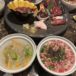 馬刺しと焼き鳥 グルマン三年坂 - 