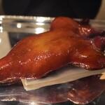 SEZANNE - 愛知のめぐみ鴨を北京ダック風に。バルサミコとチェリーのソース、フォアグラのフォーム、カブとアメリカンチェリーを付け合わせに
