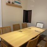 Trattoria sup. - ６名着席のテーブルも