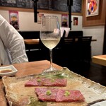 炭火焼肉 たくみ - ザブトンの梅わさび焼き