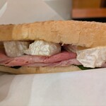 カフェ・ベローチェ 東京駅八重洲口店 - カマンベールがドーンと！