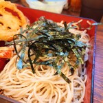 福助 - しっかりと冷水で締められた、コシのある"そば"。