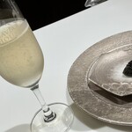 カフェ プルニエ パリ 伊勢丹新宿 - シャンパンとスプーンキャビア（トラディショナル）