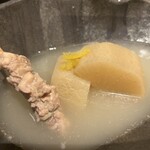 水炊きおでん しゃもん - 鳥出汁おでん　大根ハーフ210円　セセリ380円