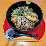 うどんの辰吉 - 女房選択の冷しぶっかけ天盛りそば￥1000    夏季限定でエビ、イカ、ナス、椎茸、オクラで1個1個が大きい。この価格でこのクオリティは嬉しい。
                                