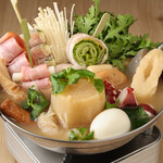 牛タンとおでんとクリスピー餃子　ひまわり［出汁］ - 料理写真:おでん