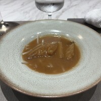 ON the TABLE CHINESE - 