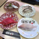 活鮨の虎 - ・大分県産 活関あじ 495円/税込
・本マグロ赤身 450円/税込
・長崎県産 ひらすトロ 440円/税込
・熊本県産 釣り太刀魚炙り 440円/税込