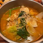 タッカンマリ＆ダッカルビ専門店 ハルハンマリ - メインはクッパ