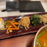 タッカンマリ＆ダッカルビ専門店 ハルハンマリ - 前菜の盛り合わせ