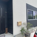 小さな食堂福ろう 三河町本店 - 外観。恐らく兼ご自宅