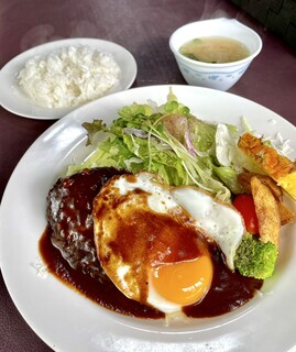 Usagi no Mori Karuizawa Ten - Hamburg Steak with Demi-glace Sauce and Fried Egg, served with Salad and Soup