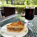 Manpei Hotel Cafe Terrace - Cake Set 
      伝統のアップルパイとアイスコーヒー