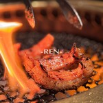 ヤキニク/ホルモン アイニク - 芝浦市場直送のシマチョウ