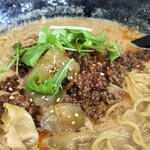 麺処 ごまや - 肉味噌もたっぷり