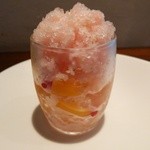 『黄金桃のグアニテとベルベーヌのジュレ』！ゴールデンピーチの香り、味が満載のグアニテ（かき氷）とベルベーヌ（レモンバーベナ）のジュレ～♪(^o^)丿