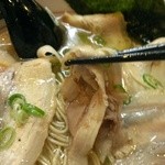 ラーメンたんろん - 牛骨博多ラーメン-豚バラシャブチャーシュー(2014/10)