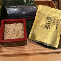 桂浜 麻布十番 - 精米して炊いてくれます。塩も希少品