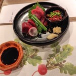 大衆肉割烹 にく久 - 馬刺し盛合せ＆九州醤油