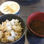鉄板焼きINAGAKI亭 - 〆飯はガーリックライス♪海苔の赤出汁♪牛蒡の香物♪秀逸の一膳♪
