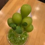 カフェ ド ペル - こぼれシャインマスカットパフェ