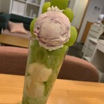 カフェ ド ペル - グレープ味のアイスやジュレ、ヨーグルトクリームも入ってます