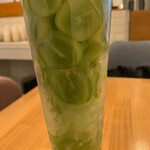 カフェ ド ペル - こぼれシャインマスカットパフェ　パフェグラス内もハーフカットのシャインマスカットがぎゅうぎゅう詰め