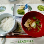 上高地温泉ホテル - .....汁物　ハモ　大黒しめじ　ジュンサイ　結び湯葉.....ご飯　松本平産こしひかり.....香の物　野沢菜漬け　信州大根.....