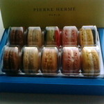 ピエール・エルメ・パリ 日本橋三越店 - 