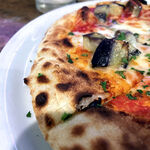 ニチーノ - 生地はモッチリとして、表面はパリッと焼かれています。