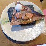 ダイナミックキッチン＆バー 響 - 秋鮭 里芋 朴葉焼き