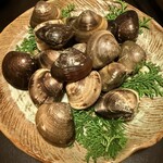 大和 - 地のはまぐりのしゃぶしゃぶ（４月10日～10月20日）。冬の水が冷たい間は砂底の深いところでじっと過ごすはまぐりは水が温む頃、砂の上にはいだして来るそうです。桑名の夏の始まり！