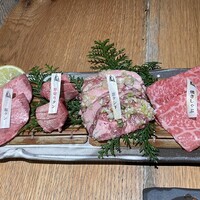 牛刺しと焼肉 仔虎 クリスロード店 - 