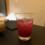 大和 - 爽やかな風味の赤じそジュースもおすすめ。