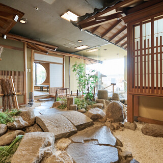 ゆったり寛げる上品な和空間。バス送迎は10名様から利用可能