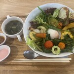 ムサシノ野菜食堂miluna-na - ランチA  ワンプレート　きゅうりの漬物　スープ