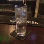 マスタング - ここの店員のモッ君に見つかった！
車やからスパークリングウォーター即ち炭酸水ね(^O^)／